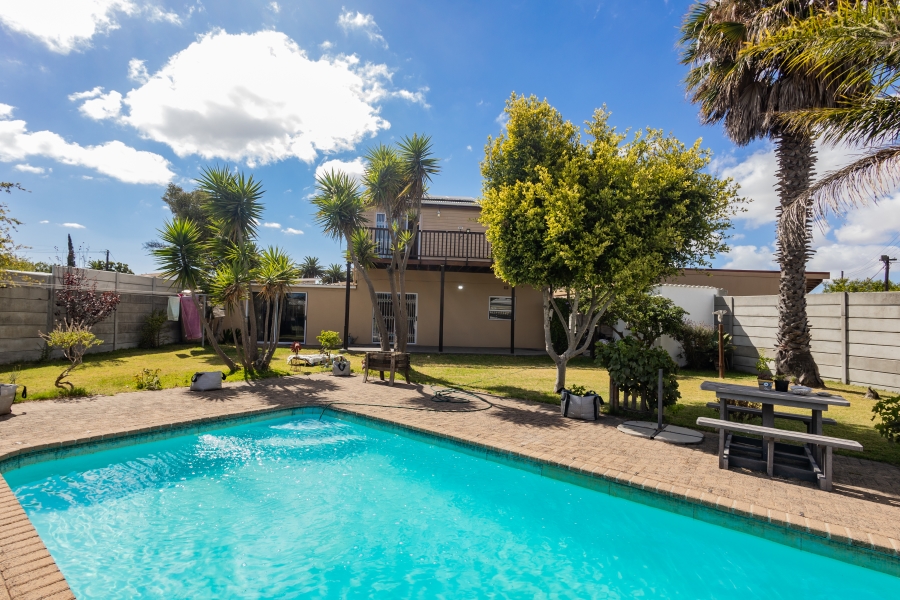 5 Bedroom Property for Sale in Ruyterwacht Western Cape